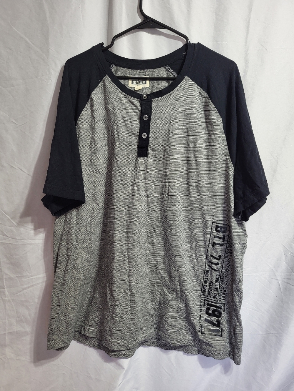 Distillery Men’s Grey & Black Henley Raglan Shirt, Size XXL